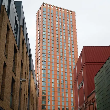 Modern & Stylish 2 Bed Flat In Apartment