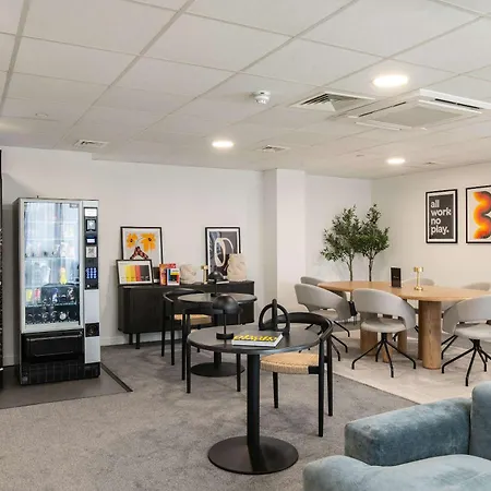 Modern & Stylish 2 Bed Flat In Birmingham